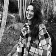 Estudiante de último año de fisioterapia especializada en neurologia imparte clase de apoyo y repaso escolar